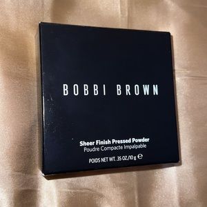 BOBBI BROWN Sheer Finish Pressed Powder “Pale Yellow”